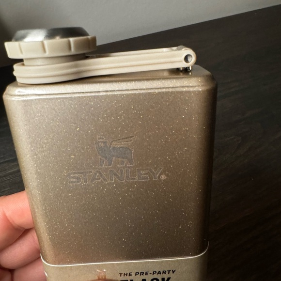 Stanley Metallic Flask 8 oz - Picture 4 of 5
